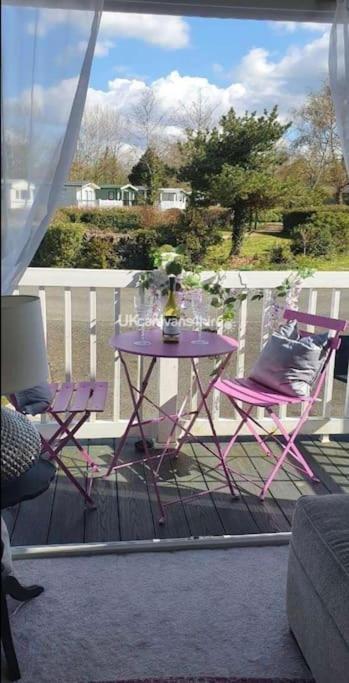 Susie's Beautiful Caravan Near The Sea Pwllheli