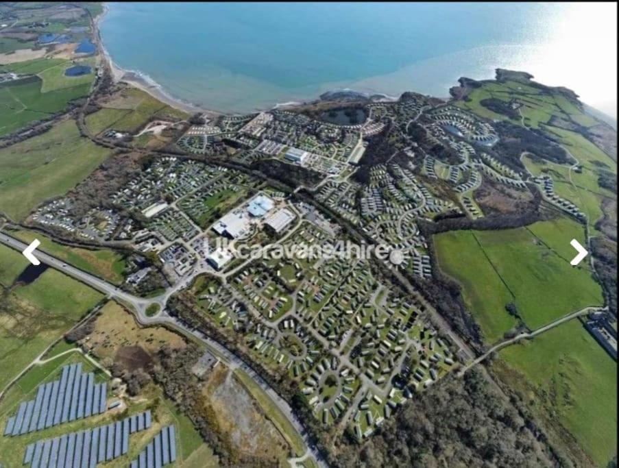 Susie's Beautiful Caravan Near The Sea Apartment Pwllheli