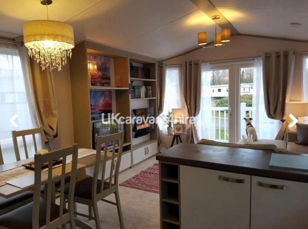 Susie's Beautiful Caravan Near The Sea Apartment *